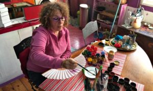 Pintando abanicos de seda